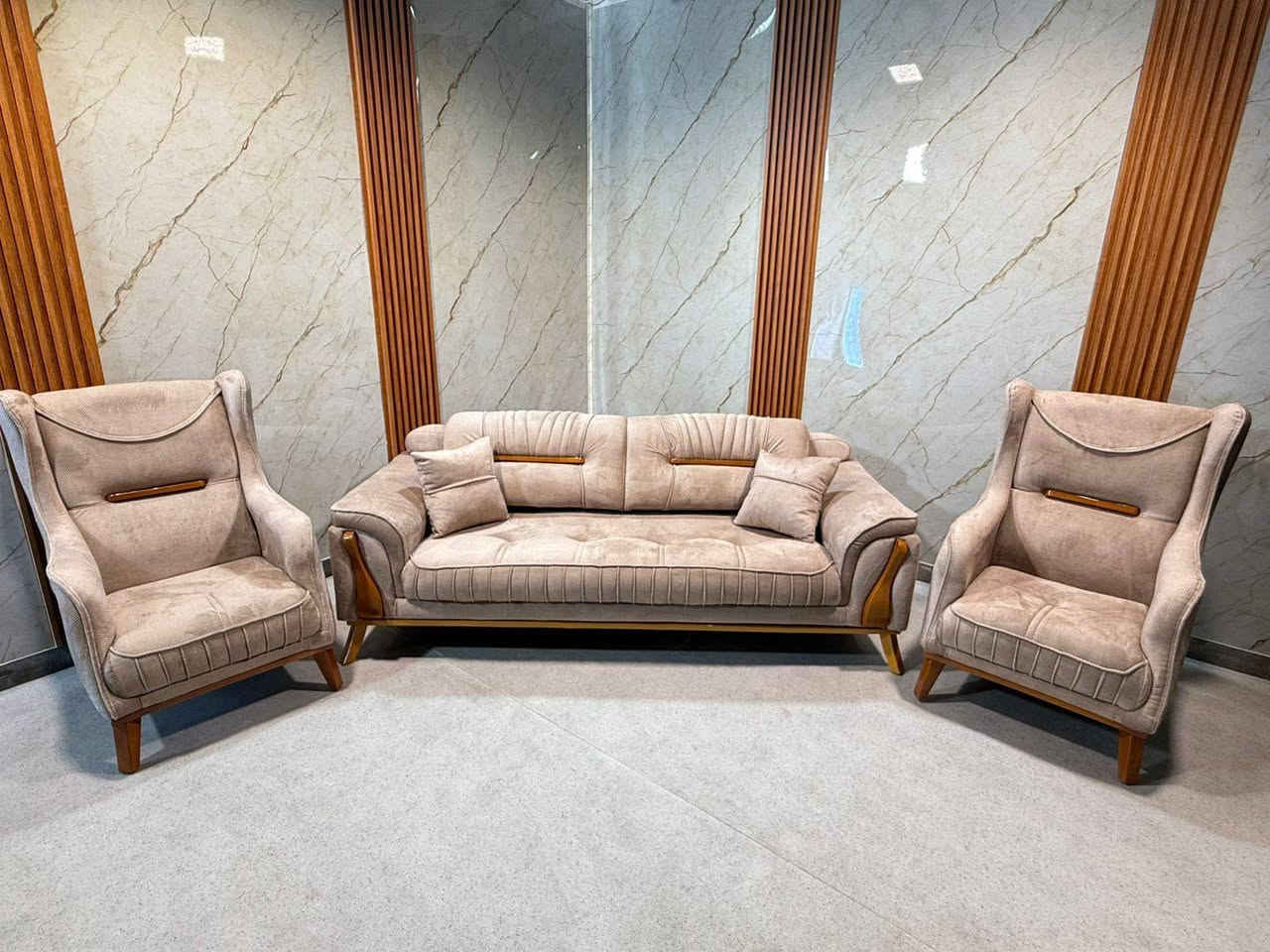 يتوفر لدينا تخم قنفات مختلف الموديلات والألوان كما موضح في الصور نقدا وبالتقسيط 
#جمعيةبيتي
#للبيع بالتقسيط


**إذا كنت صاحب هذا الإعلان وتريد حذفه لأي سبب، رجاءا أرسل رسالة إلى الدعم الفني**