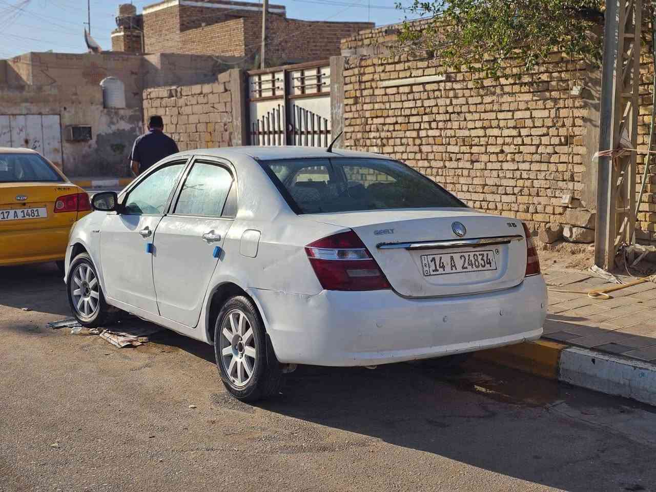 السلام عليكم
سياره جيلي مديل 2013 سياره جاهزه مرتبه كير عادي و مكينه ابلاد رقم انكليزي سنويه لل 27 مصفره تاخذ جاهز تحويل ثاني يوم مكفوله من العيب الشرعي بيه طخات بسيطه مرتبات حدايه زينه 80% 
سعره 32 وبيه مجال عنوان الناصريه سوق الشيوخ 
ترهم مراوس و بيع 
رقم *********** موجود اتصال واتساب
