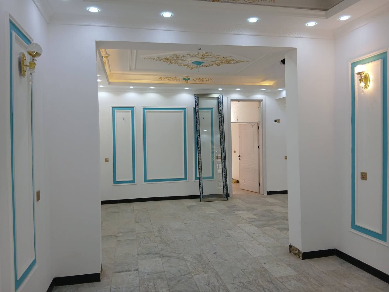 يالله  . يتوفر في محافظة كربلاء  بيت مساحة ١٠٠م طابقين فول ٤ غرف نوم  بناء طابوك جمهوري / كربلاء / شارع مستشفى العباس الاهلي قرب مدينة العاب السندباد  / مجاور مجمع انوار كربلاء   / طابو سند ٢٥ اقرار محكمة . خدمات كامله /ماء/مجاري/كهرباء/شوارع ١٠م تبليط / منظومة كاميرات / منظومة غاز / اضاءة للدرج / شلال داخلي /  بيبان قاصة / ارضية مرمر //  ٣ حمامات / نقوش مغربية // شبابيك في بي سي عازل للاصوات // يبعد عن طريق الزوار ١٥٠متر  او اقل ويبعد عن الامام الحسين ع السلام ٣كم  / يصلح دار سكن او حسينية للزوار 
للاستفسار اكثر / ***********
نستقبل كافة العروض في محافظة كربلاء المقدسه 
السعر ٢٠٠ مليون وبي مجال
