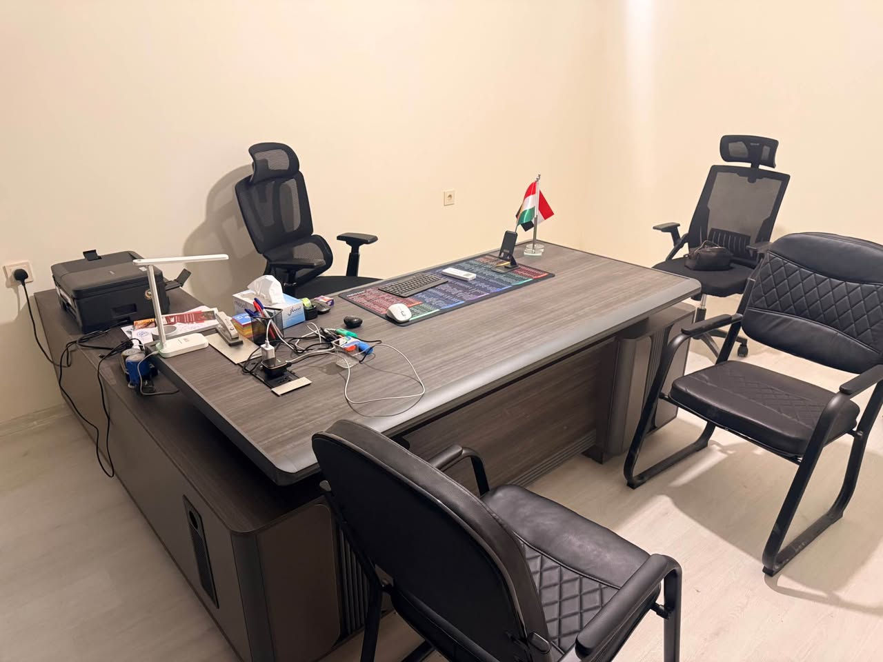 2 meter by 2 meter turkish office 
*********** أربيل, العراق
