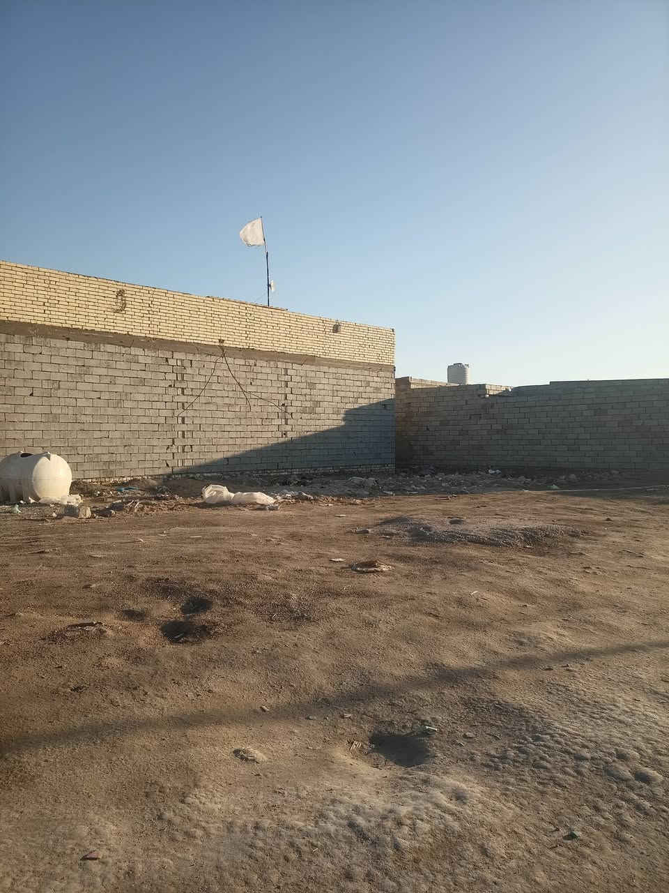 عرصه 200متر للبيع
عرصه 200متر للبيع واجهه 10 نزال 20 للبيع البراكيه شارع

 المعمل مقابيل معمل سمنت الكوفه بالفرع قريبه من شارع

 ركن على شارعين تفاصيل اتصال ‏‪0781 482 8767‬‏
