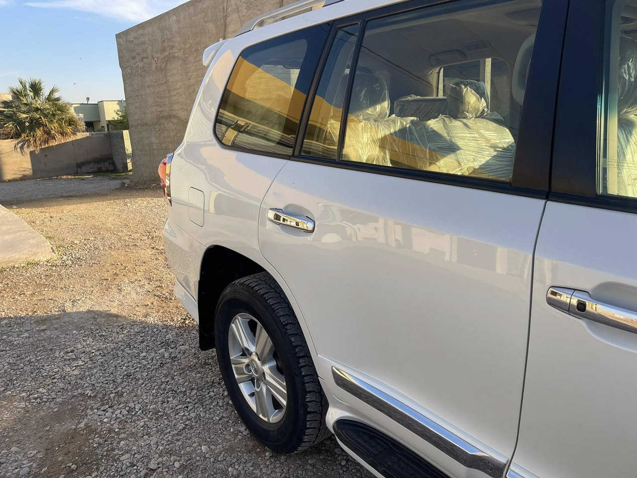 السلام عليكم
لاندكروز 2013 VXR معروفة مواصفاتها رقم أربيل بأسمي تحويل ثاني يوم هزة وفحص جاهز السيارة ماشية 181 الف بدون ضربة بيها بارد شي قليل جدا  السيارة موجودة في بعقوبة سعرها 425 للتواصل ***********
***********
