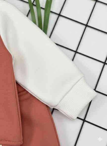 ✨ طقم أطفال-  من ماركة مراد بيبي -  Murad Baby Brand
خامة ناعمة ومريحة للاستخدام اليومي، ويجي بطبعات شخصيات محبوبة للأطفال 💕
المقاسات المتوفرة: من 6 أشهر إلى سنتين 👶

🚚 يتوفر توصيل لجميع محافظات العراق.🤍✨

📍 عنوان المحل ❤️
الراشدية - حي القدس - مقابل دكتور مهند قاسم للأسنان.
📲 التواصل:
*********** 📞
*********** 📞
أو راسل الصفحة.
📮 قناة التلغرام:
https://t.me/z7i9a
