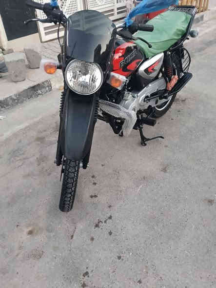 السلام عليكم شباب بوكسر جبلي2023 مرقم رقم بغداد تحويل ثاني يوم  دراجه جديده بمعنى الكلمه حيل جديده ماشيه 13 استخدم شخصي  دراجه اي نقص مبيه كبل للشارع ودراجه احلى من الصور تجي وشوف بعينك اذا مو احلى من الصور اطيك كروتك مرجع روحه جيه المكان بغداد الحسينيه مال راشديه تصال *********** بي وتساب للشراي فقط سعر تصل وشلع عيوني
