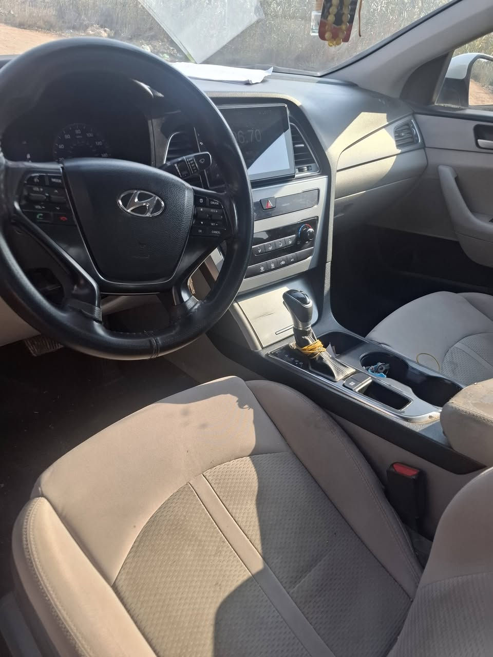 سوناتا ٢٠١٧ وارد الحادث باب وجاملغ جهه السائق فقط بجم كبس
***********
