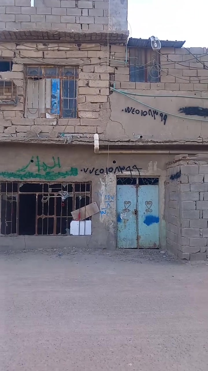 سلام عليكم بيت للبيع مساحه 100 متر / سهم بطابو /المكان عوسيان قريب عل سايدين البيت عل تبليط يحتاج له ترتيب شي بسيط 
***********
