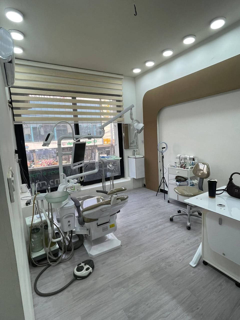 ⭕️عاااجل
عيادة اسنان جاهزة للبيع 😍
مشروع اسنان وتجميل 
قائم منذ اكثر من سنة
للبيع مع المكان ✅
علماً ان العيادة شغاله بدون ترويج✅
📍بغداد - حرية 
الايجار ٦٠٠ الف 
طابق كامل خاص بالعيادة 
جير اسنان وملحقات 
اوتوكليف B
سنسر 
ابكس لوكيتر 
اندو موتر 
وباقي ادوات كامله 
من حشوات 
وجراحه 
💸١٦ مليووون💸
***********
