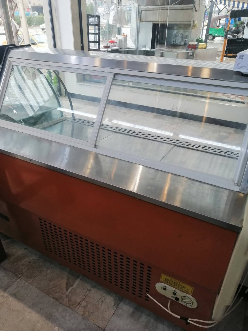 عارضه تبريد دبل ماطور أستعمال قليل طول 145 م شغاله جاهزه خير من الله ***********
