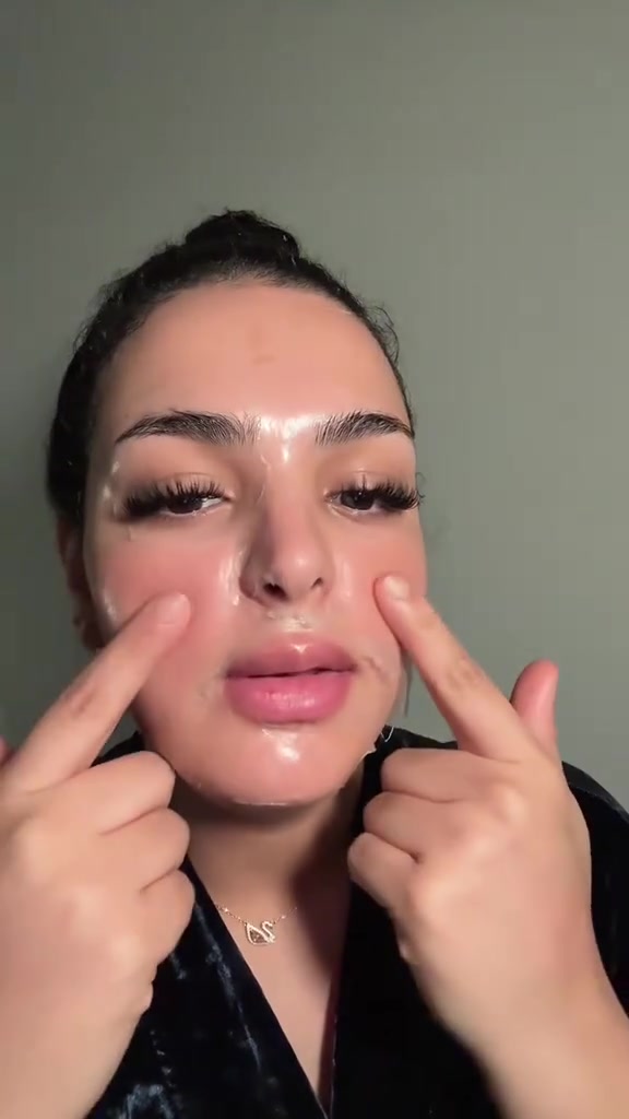 ترند جديد وصل ♥️♥️♥️
Medicube COLLAGEN NIGHT

القناع الليلي بالكولاجين

WRAPPING MASK

ماسك ليلي غني بالكولاجين يعزز مرونة البشرة ويرطبها بفعالية، ليمنحك إشراقة ونضارة صحية

يوفر عناية مكثفة بفضل طبقة الكولاجين التي تحافظ على الرطوبة

والمغذيات في أعماق البشرة أثناء النوم

يساعد في تحسين ملمس البشرة وإصلاح حالتها في غضون أسبوعين مختبر سريريًا وآمن لكل أنواع البشرة وحتى للبشرة   الحساسة
متوفر المنتج حصرياً الاصلي مع  ضمان الباركود 
#توصيل_كافة_المحافظات5


**إذا كنت صاحب هذا الإعلان وتريد حذفه لأي سبب، رجاءا أرسل رسالة إلى الدعم الفني**
