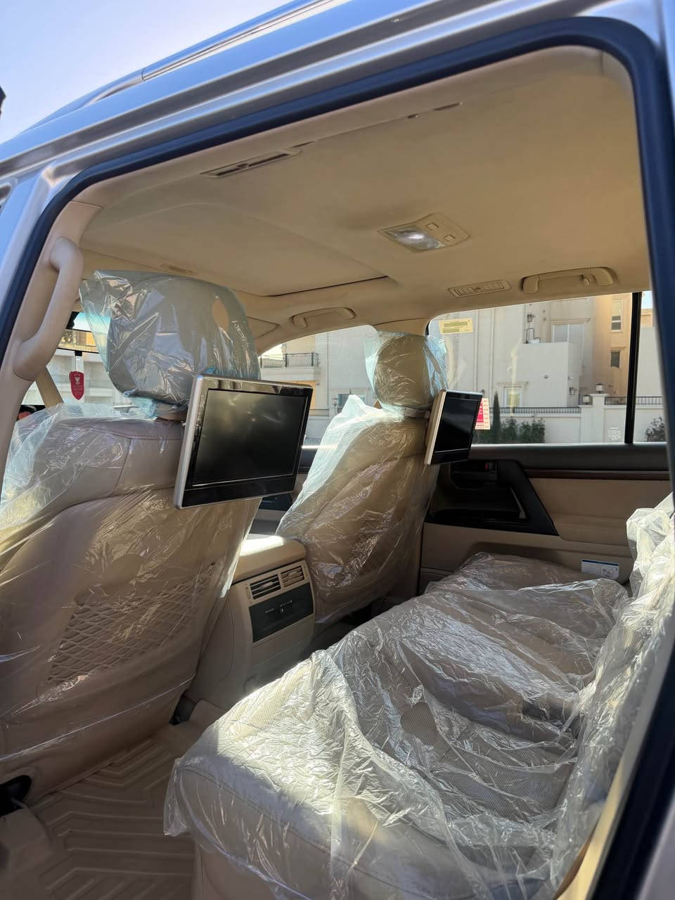 تۆیوتا لاندکروز ۲٠۱۹ شرکە سەردار 
گڕان تورین عداد لکزز ۱٠٧،٠٠٠ کم رۆشتووە 
بێ صبغ نێ لێدران گێر و مەکینە بەشەرت 
۲ جێگای بچووک pdr هەیە یەک دینار مەسرەف تێدا نیە 
شووین هەولێر 
نرخ ٤۹٠ ورقە و مەجال 
*********** أربيل, العراق
