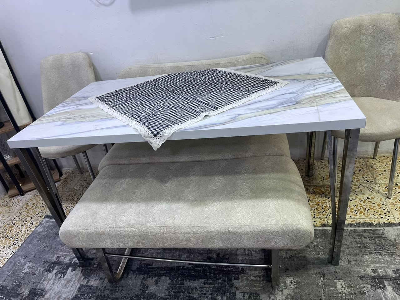 ميز كبير مع كراسي اثنين وقنفات اثنين ماخذته ٣٥٠ ورايده ١٥٠


**إذا كنت صاحب هذا الإعلان وتريد حذفه لأي سبب، رجاءا أرسل رسالة إلى الدعم الفني**