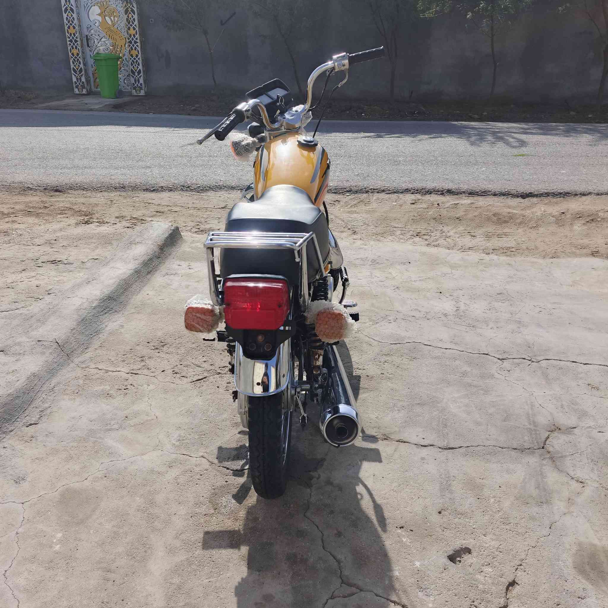 السلام عليكم دراجه أوراق أصولي الشاصي مديل 14تعمير بنهاية 25 دراجه كامله ربع ماتذب عليه محرك ما مفتوح بيه برغي السعر 1150وبيه وبيه مجال قليل كلش المكان بصره قضاء المدينه منطقه الترابه الرقم ***********
