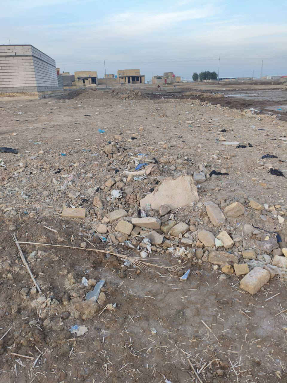 قطعة ارض زراعي 200م حي الحسين مقابيل السيطره عليها شارع 10م مدفونه وكامله
السعر 12مليون للتواصل او الاستفسار الاتصال علي الرقم
***********
