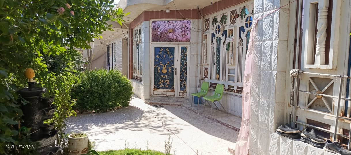 🏡 للبيع عقار مميز في حي الخضراء – الكوت
فرصة مميزة للراغبين بالسكن أو الاستثمار، دار سكنية تقع في موقع حيوي ومطلوب في الكوت – حي الخضراء، مقابل الخاجية وقرب المعارض الجديدة.

📐 المساحة الكلية: 500 متر مربع.

🔹 العقار يتكون من:

بيت سكني بمساحة 200 متر مربع.

عدد (2) مشتملات مستقلة.

واجهة جيدة وموقع ممتاز.

جميع الخدمات متوفرة (ماء، كهرباء).

يتميز العقار بموقعه القريب من  الخدمية، مما يجعله خياراً مناسباً للسكن العائلي 

💰 السعر: مناسب وقابل للتفاوض مع المشتري الجاد.

📞 للاستفسار والمعاينة: (رقم ***********)

رزق الله البائع والمشتري، وجعل فيه الخير والبركة للطرفين. 🏡🌹
