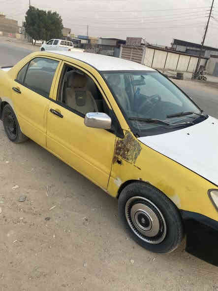 سلام عليكم 
لانسر للبيع 2009 رقم إنكليزي مصفرة هيئة غرامات تبريد تدفئة السيارة خير من الله صدر جديد بيها جامرلغ موضح بالصورة السعر 65 وبيها مجال رقم موبايل ***********
