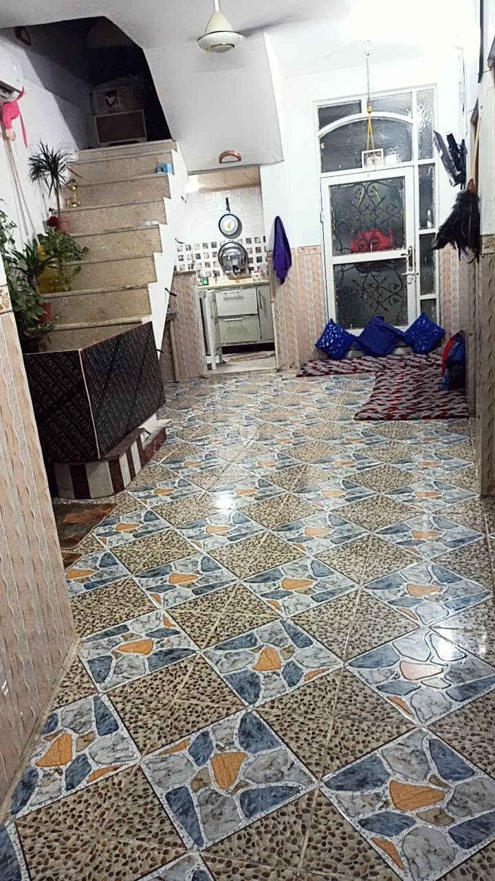 بسم الله الرحمن الرحيم 
دار للبيع حي المرتضى  قرب الجامع الاصفر مجاور روضه حيدر الكرار الاهليه 
ثالث بيت عن الشارع العام 
المساحه 100 متر 
يحتوي صاله كبيرة واستقبال وغرفه نوم 
ومطبخ ومجمع صحيات داخلي وخارجي 
علما البيت بناء حديث 
السعر 59 قابل للتفاوض 
للاستفسار 
***********
