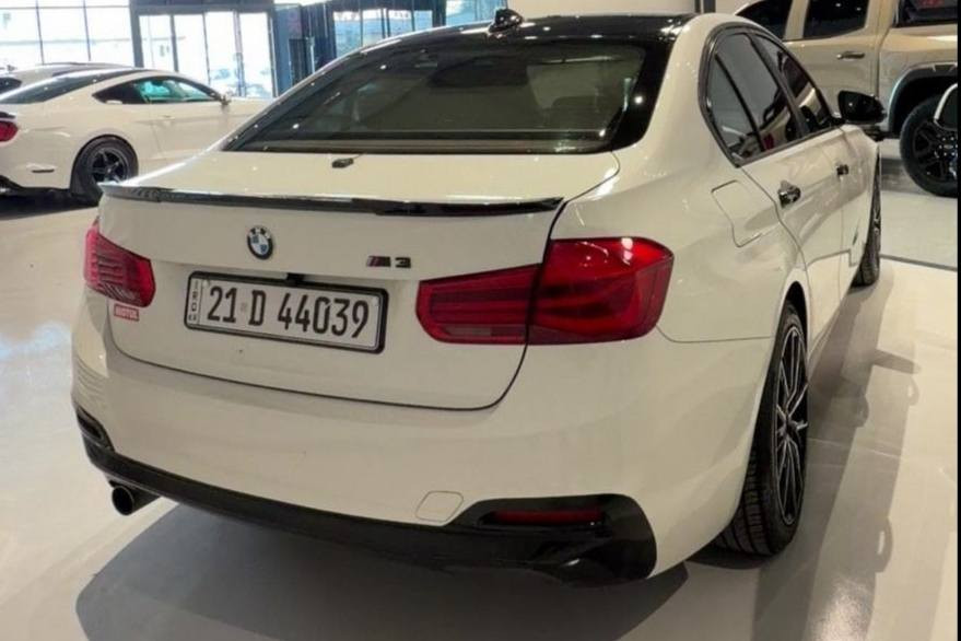 بی ئێم دەبلیو مۆدیل 2016  320i 2.0t
مواسەفات ستاندەرد 
کوشن نیوجلد کوشن هیتەر
ڕاداری خەتی جادە ڕاداری ئاوێنە زدە 
فول هیتەر 
چەندین مواسەفاتی تر
بۆیاخ نیو بۆنیتی بۆیاخە 
بە کامل دەیفرۆشم بێناو بێ ئێرباگ

سـعـر : لە کۆمێنت داوابکە ڕاستەوخۆ بۆت دێت 📥 

گێر و مەکیەنەی بەشەرت 
هیچ کێشەیەکی تێدا نییە 

ژمارەی خاوەنەکەی 
***********
