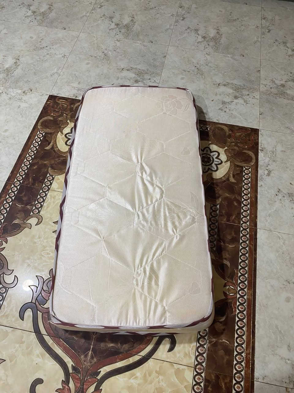 سرير أطفال (كاروك) حجم كبير مستعمل الطول متر وربع والعرض 60 cm مع دوشك طبي نظافة 90٪
السعر ١٥٠ وبي مجال

مكاني المسيب حي الشرطة

***********

