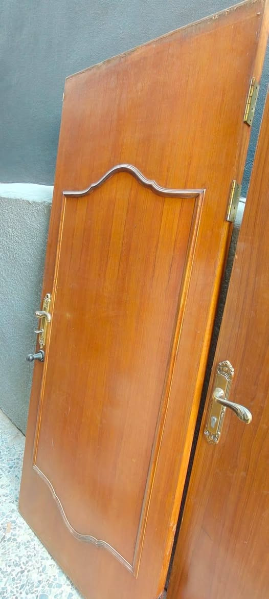 أبواب خشب للبيع عدد ٤ السعر ٥٠٠ الف وبيهم مجال للتواصل على الخاص او الاتصال على الرقم 
***********
