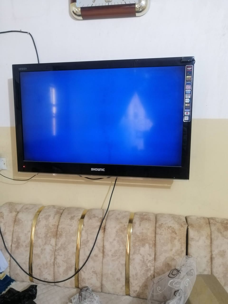 بلازمة حجم ٤٢ نوع (SHOWNIC) نظيفة جدا ومداخلة تصليح سعرها ١٢٥ الف وبيها مجال المكان حلة *********** واتساب
