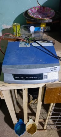 متاح عاكسة مكزمة 850 تشغل 3 امبير اخذتها قبل يومين ما اعرف عنها شي أبي...