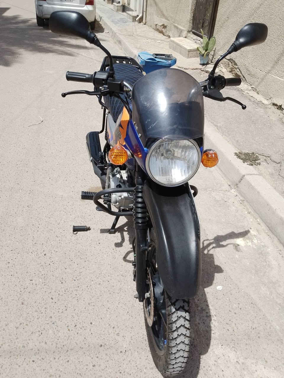 سلام عليكم 
بوكسر موديل 23
رقم ممييز 60308
الدراجه بلاديه سبانه ما مدوده على المكينه 
كهربائيات شغلله مابيه اي نقص
ممشاه 30الف
استخدام شخصي لا دلفري ولا شايفه المطاعم 
سعره 2300او بيه مجال قليل 
مكاني بغداد الجديداه 
***********
