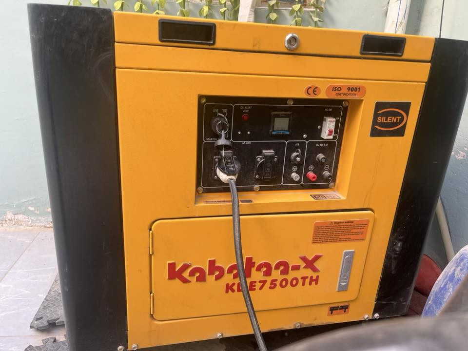 السلام عليكم برميل كاز للبيع ثلاث ارباعه كاز +مولدة كابوتا 30امبير كاز كاتم 80‎%‎ استخدام قليل جدا 
البرميل مع الكاز 110رايديه
المولدة 1,250,000
للاستفسار ***********
