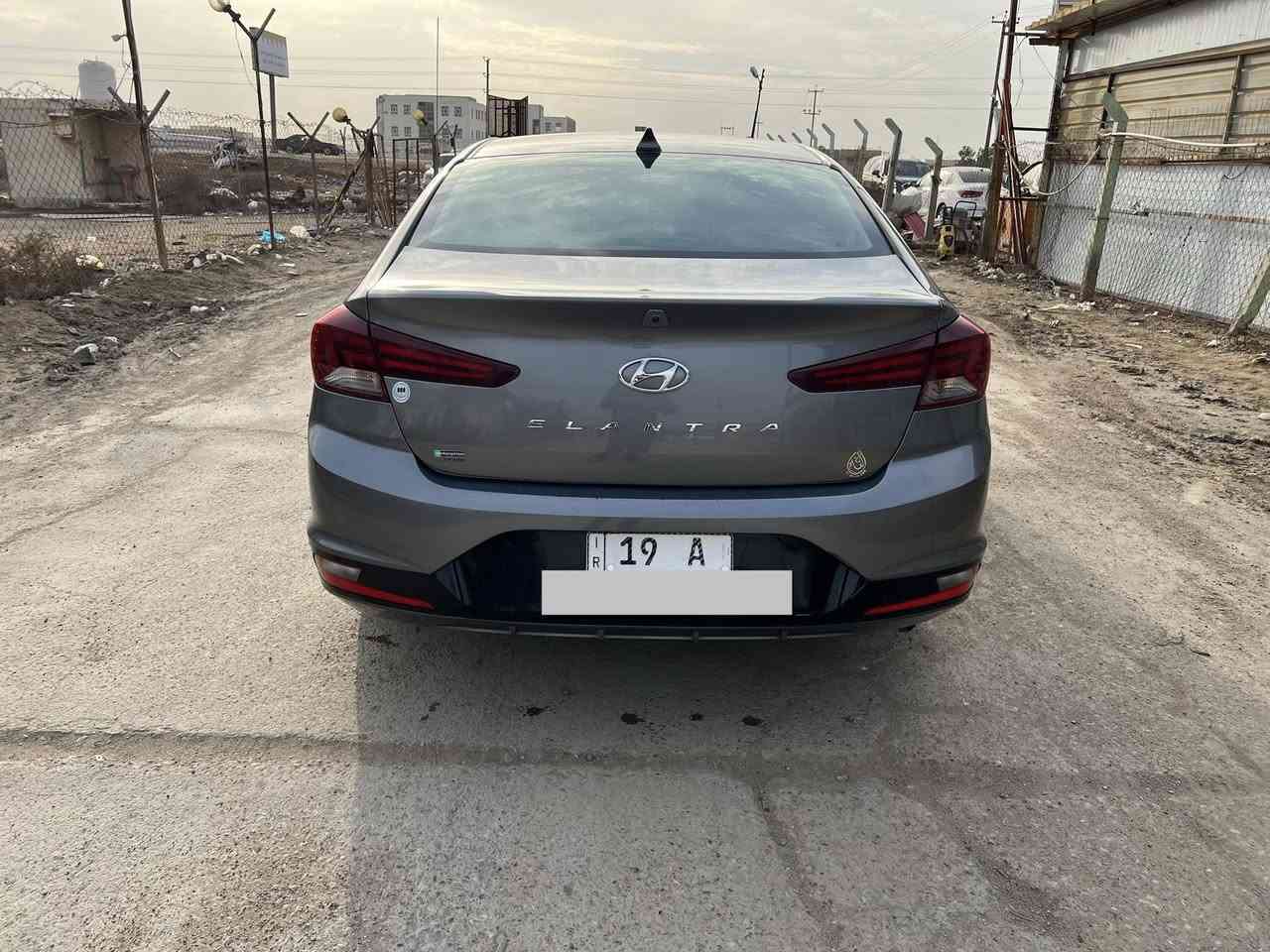 السلام عليكم  النترا  2019.  وارد امريكي سياره كفاله مرفق سونار  مع الصور  سياره جاهزه من كلشي  
مسار بين خطين 
مثبت سرعه 
 زرع عدسات لد
تبريد امامي فقط 
& ذي قار - الشطره 
***********
السعر 145
