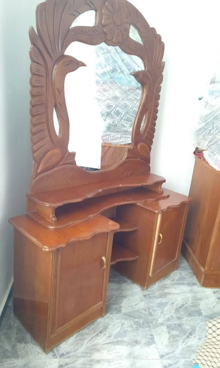 غراض منزل للبيع تسكام او سعر مناسب للاستفسار الاتصال على الرقم ***********
