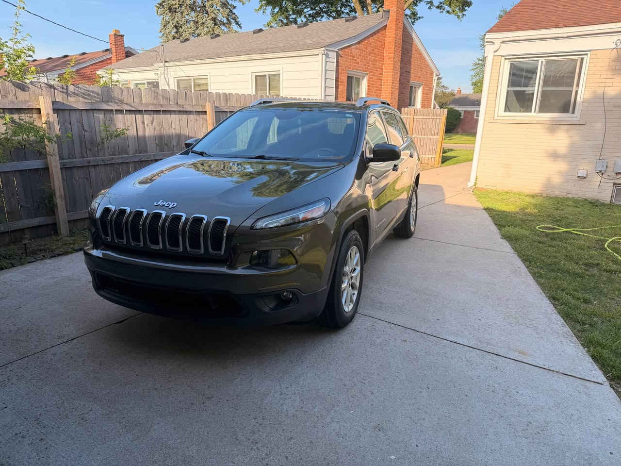 2016 Jeep Cherokee, 4 x 4, bag up ￼ camera, remote, star set tire new car is very clean drive smooth nice car rebuilt title Garden City, MI


**إذا كنت صاحب هذا الإعلان وتريد حذفه لأي سبب، رجاءا أرسل رسالة إلى الدعم الفني**