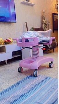 سرير اطفل هادروليك طبي🩺قابل للتعديل وقابل للحركة مصنوع من البلاستك ABS...