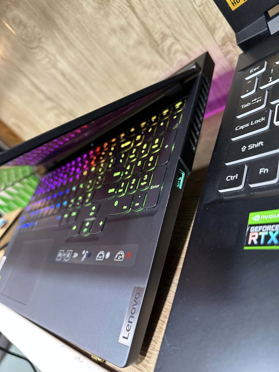 متوفر لابتوب كيمنك للبيع
متوفر توصيل لكل العراق 

Lenovo legion 7 

I7 10750H 
Ram 16 
Nvme 1Tera 
Rtx 2070Super 8gb 

السعر 950 الف


**إذا كنت صاحب هذا الإعلان وتريد حذفه لأي سبب، رجاءا أرسل رسالة إلى الدعم الفني**