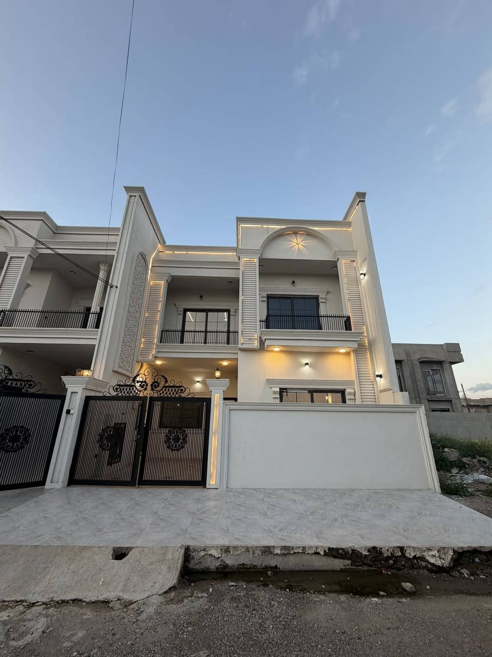 135 متر صفر طابو صرف - حي الواسطي 🔔

الموقع : حي الواسطي شارع صيدلية المشكاة قرب مجمع المدارس 📍

المساحة : 135 متر الواجهه 8.5 

شارع 20 متر الواجهه باتجاه القبلة 

يحتوي طابقين بناء حديث صفر⭐️

كراج - استقبال - مطبخ - هول - 4 غرف نوم - مجموعتين صحيات 

نظام دكت - مغربي - نوافذ المنيوم - نظام كاميرات - غاز 

••••••••••••••••••••••••••••••••••••
للسعر والتفاصيل علق بـ تم او السعر يصلك عبر الخاص تلقائياً⭐️
••••••••••••••••••••••••••••••••••••

او زيارتنا عقارات الذهب كركوك حي الواسطي شارع مول زياد مقابل ستائر ايلاف 

عقارات الذهب 🏡

تأسس :2004

بأشراف كادر قانوني متخصص في مجال العقار 👨‍💼⚖️

نستقبل كافة العروض الطابو ملك صرف فقط 

ارقام المكتب 
***********
***********
***********
