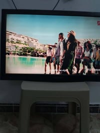 شاشة ٤٣ بوصة • مع ميز