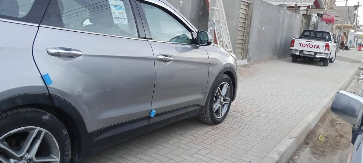 السلام عليكم للبيع هيونداي سنتافي وارد موديل 2017 حادثه فقط بالبنيد ماواصل الدواخل  فول مواصفات دفع رباعي 7 راكب ‏‪***********‬‏
