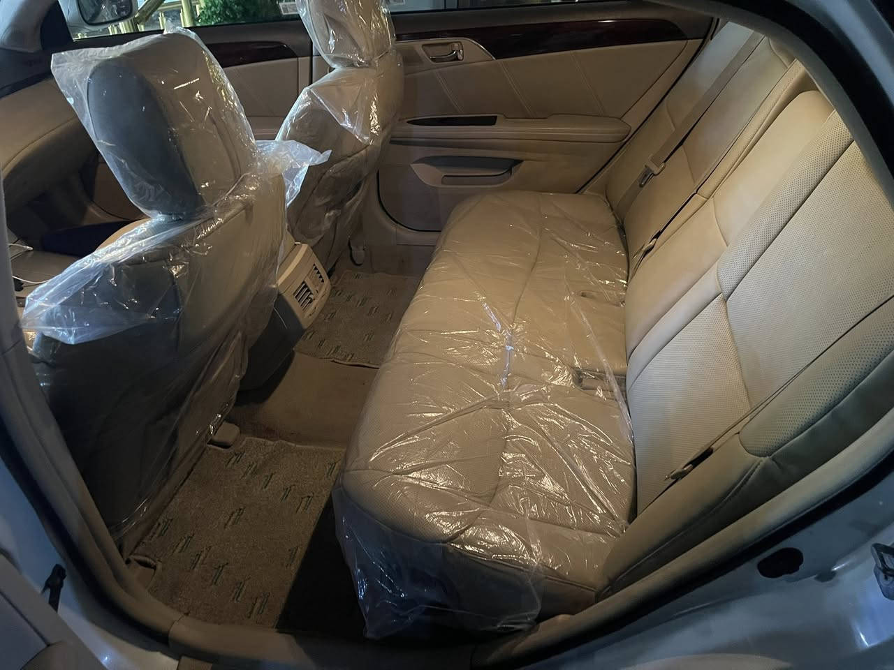 سلام عليكم للبيع افلون موديل 2009 رقم نجف مميز السياره فول خليجيه ماشيه 247 الف كير محرك مامفتوحات السياره بيها صوت راجز بس اول مشغل الصبح والسياره بيها سونار ضرر الجاملغ الامامي وطرف البنيد والباقي كفاله  للاستفسار الاتصال ***********
