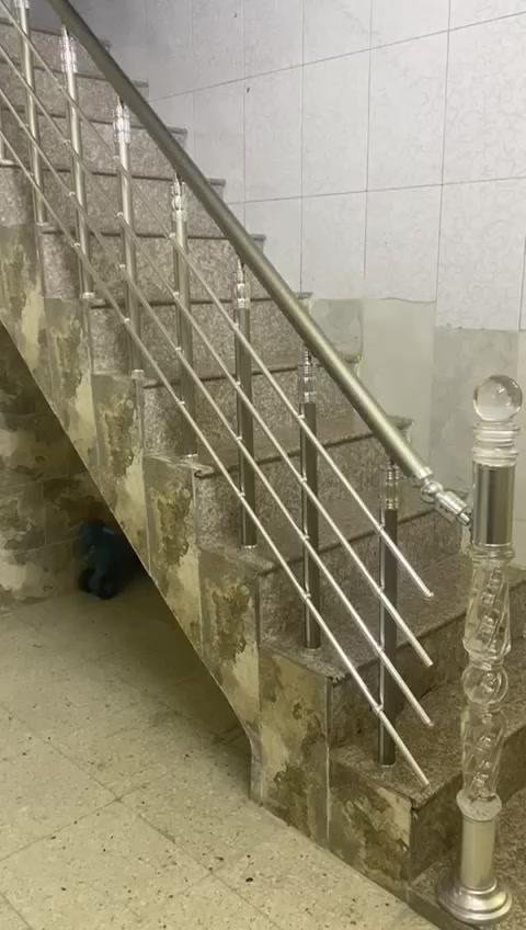 للبيع دار مساحه ٨٠ متر طابو زراعي سند ٢٥ منطقة البلديات ضياء الحلفي خلف شارع المصرف الدار واجهه خمسه متر السعر ١١٠ مليون للإستفسار مع رقم مكتب المستقبل ***********خلف مطعم الهلالي مطعم خلدون سابقا
