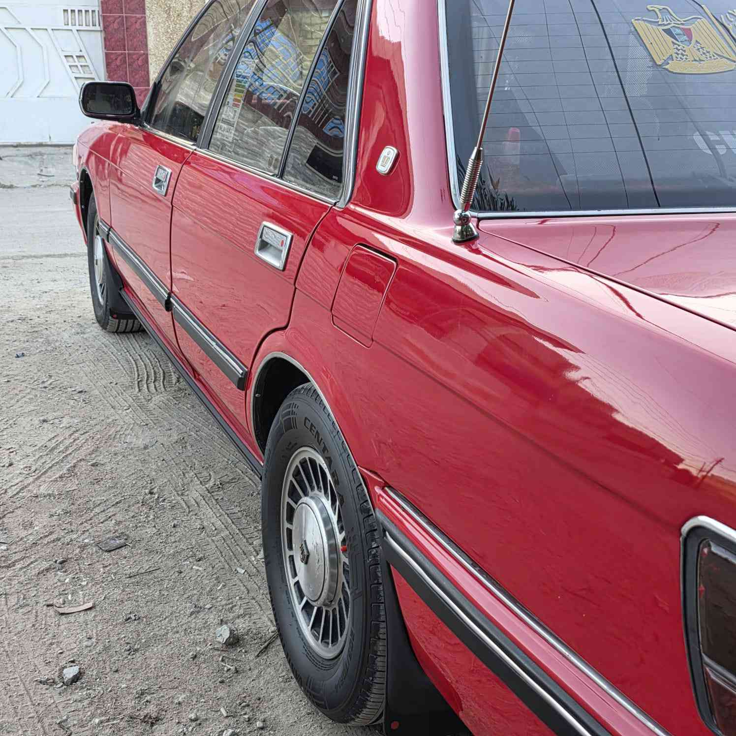 سلام عليكم سيدان موديل 1991سياره يسره بلاد كير ومكينه بطه مكفولته تبريد دفهه شغل تخم تاير جديد صدر مامي وخلفي جديد هزه جديد سنويه الى 29سياره مكفوله من ضربه بيه صبغ جمليه فقط ومكفوله من الكص والعيب شرعي سياره جهزه ومال جناي السعره 68مكاني بغداد بلديات وهذ رقمي ***********
