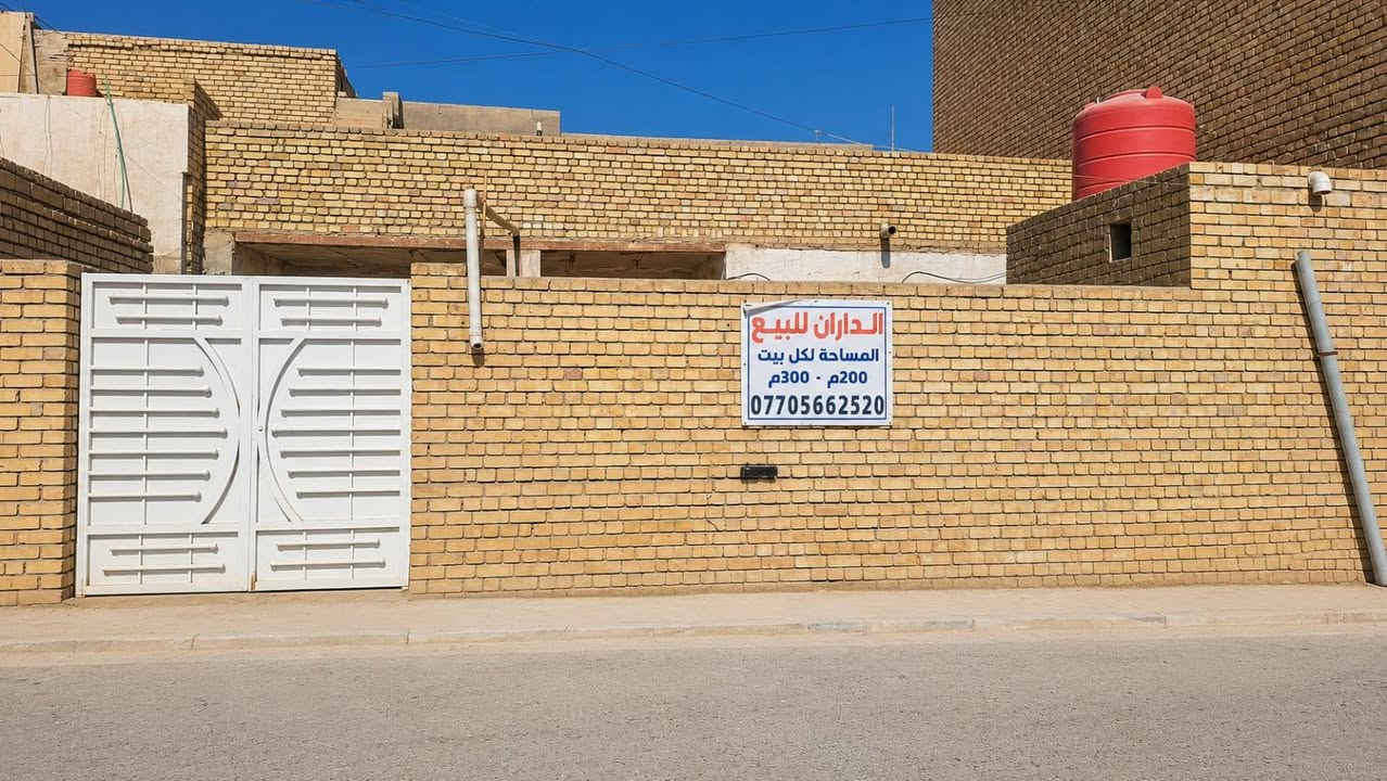 دران للبيع واحد مقابيل الثاني مساحه  واحد  300والثاني 200 للإستفسار على الرقم *********** او واتساب العنوان القطاع 30
