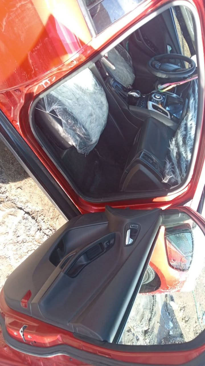 سلام عليكم 
فورد فوكس موديل 2018
حادثها صفحه جها السائق 
لون أحمر مشمشي 
السياره خير من الله 
تدفئه تبريد شغلات 
السياره جاهزه تشغل وتطلع 
مكان السياره بغداد حي الجهاد 
السياره سعرها 70 وبيها مجال حك الجيه 
***********
