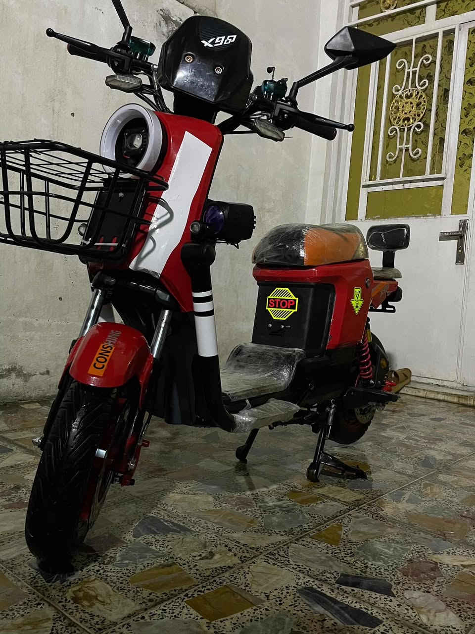 سلام عليكم 

للبيع دراجه x900 موديل 2026 بصمه تشغيل +سويج 
4 نمر 
MP3
نضام R بك  
 6 بطاريات جديده 72v تايرات جديده بريك دسك مكفوله كفاله عامه سعر 475 الف وبيها مجال 
اتصال ***********
مكان بغداد الجديده
