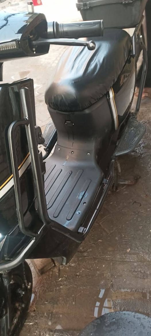 سلام عليكم شباب درجة سكنس مدرع مويد طيار سرعه 100 تقطع مسافة من 40 كيلو متر له 50 تجي 7 بطاريات سعر 500 قفل هاتف *********** مكاني بغداد صليخ
