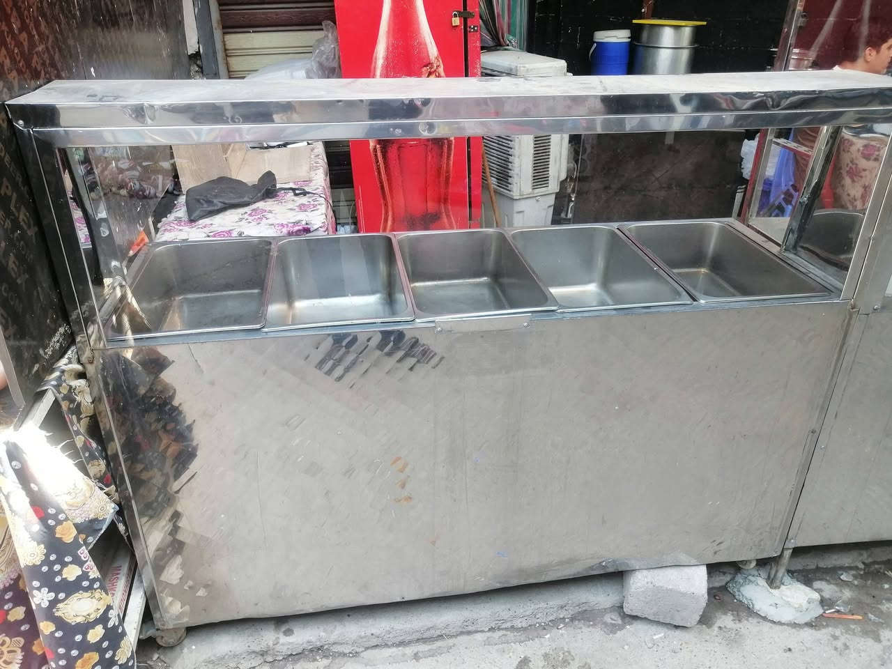 اغراض مطعم للبيع
1 دفايه تمن ستيل 5 احواض

2 جام خانه لفات ستيل

3 ميز ستيل جدآ نظيف

4 ميز المنيوه طول 3 متر

5 ثرامه فلافل حجم 32

6 طباخ 4 خانات

7 عارضه تبريد  علامة كولاه

8 براميل عدد 2 حجم 1500 لتر
كيج ثقيل استعمل شهرين

9 ميز كاشير 70 - 60 

10 جدوره مواعين احواض تخته ثرم عضم  اغراض ملحقات مطعم رفوف

اتصال على أرقام        وتس أسيا 

***********  

***********
