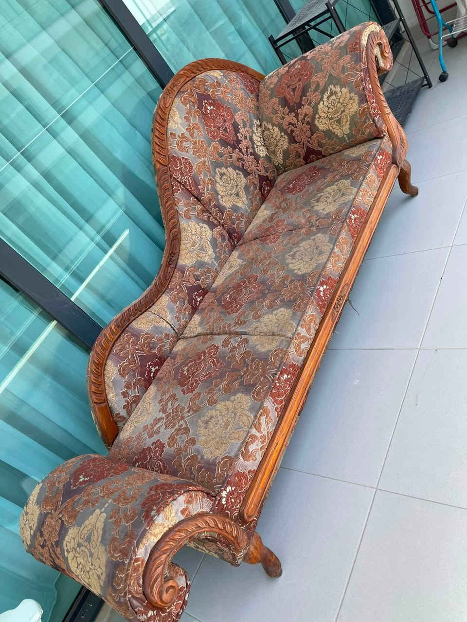 تخم  ٧ مقاعد ماخذيه ب٣ ملايين ونص نريده بمليون
ميز طعام ٥٠٠ الف
اريكة ١٥٠ الف
سرير ودوشك ومجرات ومراية ماركة ايدول ب٧٥٠ الف
الدوشك اصلي ماخذيه ب٣٠٠$ والسرير والمراية والمجرات ماركة ايدول بيها اضاءة كذلك
كلها ب٧٥٠ الف

الاسعار بيها مجال بسيط
العنوان بغداد مجمع الود السكني مقابيل مجمع البدور
رقم للتواصل ***********
