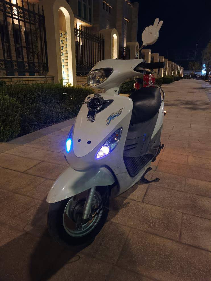 ماكس منغولي للبيع اللون ابيض🤍
الداجه مكفوله من كلشي الدراجه صالهة ٣ اشهر والوصل موجود 
الدراجه خير من الله نضيفه وحلوه داخلها املح وماناقصه شي الاستفسار (***********) السعر مليون وخمسين وبيه مجال للشراي
