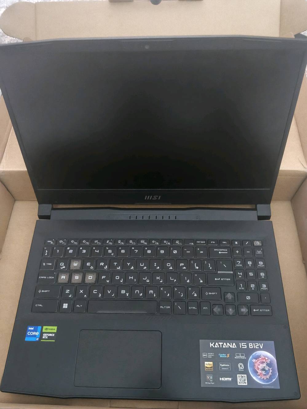 ‏ للبيع لابتوبك الـ MSI Katana 15 بناءً على المواصفات الظاهرة في الصور:
‏💻 لابتوب جيمنج  MSI Katana 15 للبيع 🔥
‏الموديل: MSI Katana 15 B12VGK
‏الحالة: نظيف جداً وبكامل ملحقاته مع الكارتون الأصلي.
‏🚀 المواصفات الخارقة (Specifications):
‏المعالج (CPU): Intel® Core™ i7-12650H (الجيل الثاني عشر، أداء جبار للألعاب والبرامج الهندسية والرندرة).
‏كارت الشاشة (GPU): NVIDIA® GeForce RTX™ 4070 الخارق بذاكرة 8GB GDDR6 (يشغل أقوى ألعاب الـ AAA وبرامج المونتاج بسلاسة تامة).
‏الذاكرة العشوائية (RAM): 16GB DDR5 بسرعة فائقة.
‏الهارد (Storage): 512GB NVMe SSD سريع جداً لإقلاع النظام والألعاب بلمح البصر.
‏الشاشة: بحجم 15.6 بوصة FHD، بدقة عالية ومعدل تحديث 144Hz (مثالية للألعاب السريعة والـ FPS) مضادة للانعكاس (Anti-Glare).
‏الكيبورد: كيبورد مخصص للألعاب بإضاءة RGB مميزة ومظهر خارق.
‏💵 السعر:
‏1,750,000 دينار عراقي (مليون و سبعمية و خمسين ألف دينار)
‏📍 الموقع: [بغداد الغزالية]
‏📞 للتواصل والاستفسار: [***********