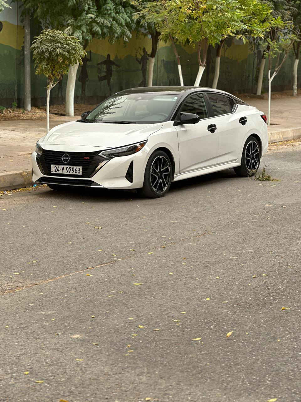 السلام عليكم 
نيسان سنترا موديل :2024 SR
اللوان ابيض سقف اسود بلادي 
حجم المحرك 20
ملاحظةالسيارة :فقط ربع بوند وشبر من الجاملغ فقط بدون دواخل مثل ماموضح بالصور 
 المواصفات
فول مواصفات 1/1
فتحة سقف
 بصمة ابواب 
بصمة تشغيل
تشغيل عن بعد 
5 كامرات 
رادار امامي (تحديد مسار)
رادار جانبي (نقاط عمياء)
رادار خلفي(التحذير من الاصطدام
حساسات امامي
حساسات خلفي 
نظام(Eco)
نظام(Normal)
نظام(sport)
تحكمات  استيرن
استيرن هيتر
كشنات كهربائي
كشنات هيتر 
كشنات جلد 
لايتات (Led)زينون
بكلايتات(Led) 
ويل كروم
وبعد هواية موصفات

تفاصيل اكثر الاتصال علي الرقم 

***********
