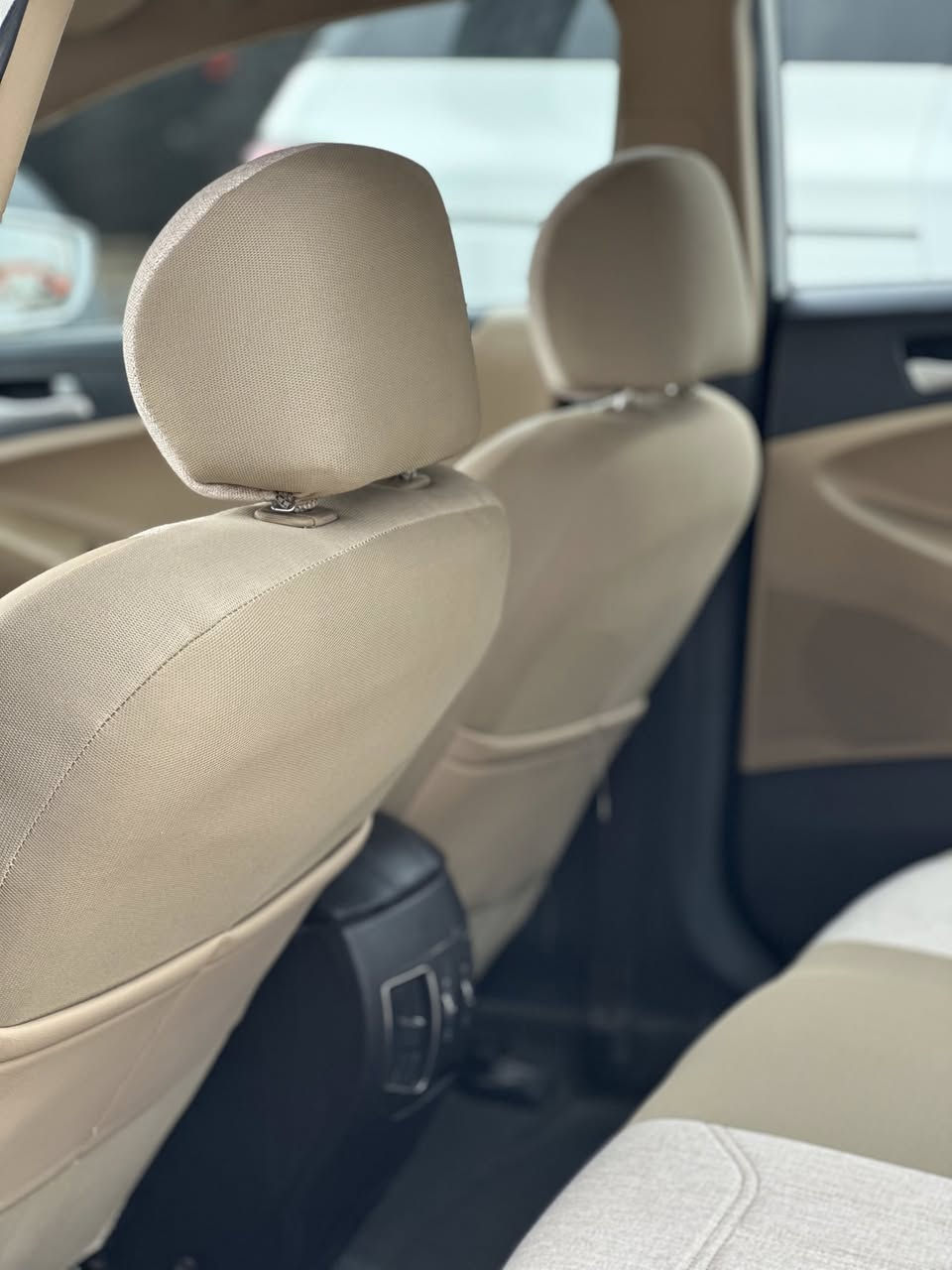 السلام عليكم
سوناتا خليجي 2013

الشركه العامه مكفوله 
رقم بغداد باسمي 

كفاله عامه عده بارد بسيط اقل 4 صابع 

جديده لوك ماشيه123 حقيقي 

مكينه كير كله مكفول 

2400

للاستفسار 

***********
