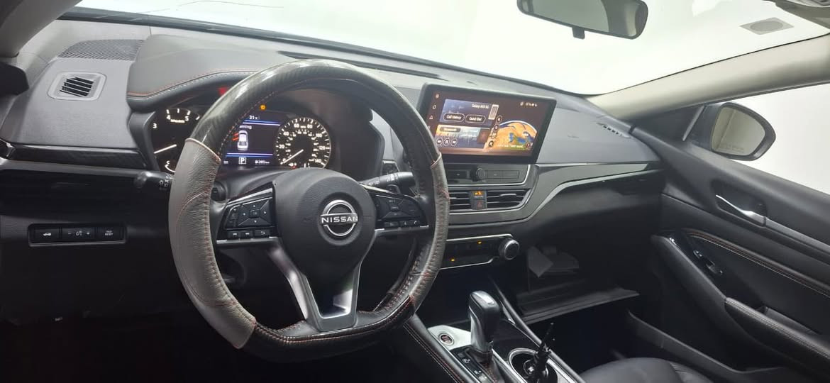 للبيع نيسان التيما فئه SR مكفوله كفاله عامه تقرير غرق تعمل وتسير من امريكا مابيها اي عطل بيها فقط بارت صغير باب خلف السائق وجاملغ عكس سائق سياره تنحط بلگلب مال جناي 
وارد امريكي قول مواصفات 
فئه SR رياضيه 
كشنات جلد
شاشه كبيره 
ابل كار بلي 
اندرويد اوتو 
كشنات كهرباء 
مري تحكم كهرباء 
نظام ABS للمكابح 
مكابح تلقائيه امامي وخلفي 
تنبيت خروج المسار 
جنطنه كهربائيه 
بنيد الامنيوم 
مصابيح LED
محرك 2500 cc اي بانزين انسه الدوانز 
فتحه سقف كهرباء 
لون سموك 
وبيها خير من الله مواصفات 
رقم راعي السياره :***********
سعر 185 ورقه 
سعر 185 ورقه 
سعره 185 ورقه 
وبي مجال قليل
