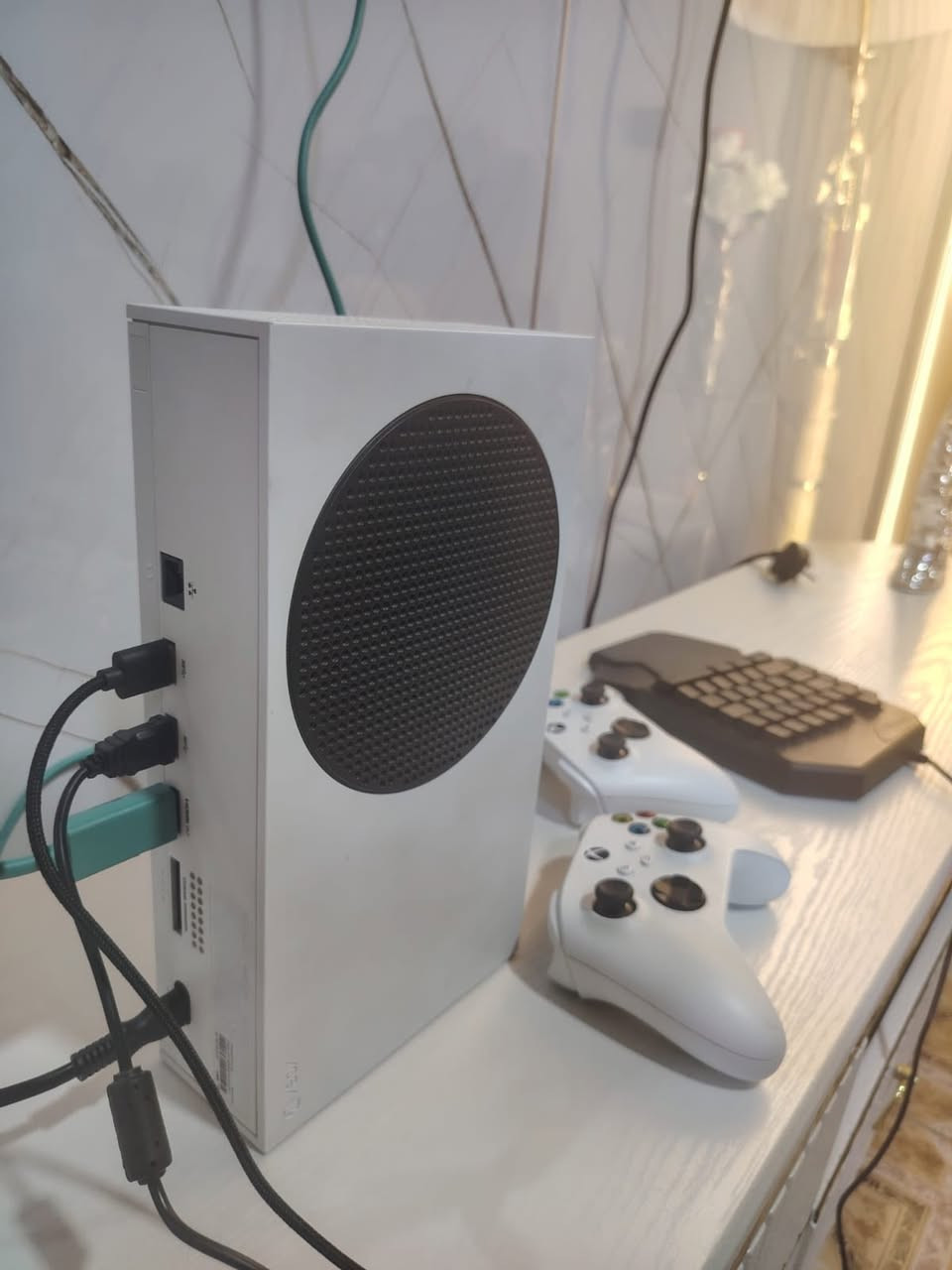 اكس بوكس سريس اس بعده جديد استخدام قليل ويا يدات 2اصليات  وكيبورد وموس للبيع او مراوس بيباد 10 ابل اليريد يخابرني ويدلل ***********
